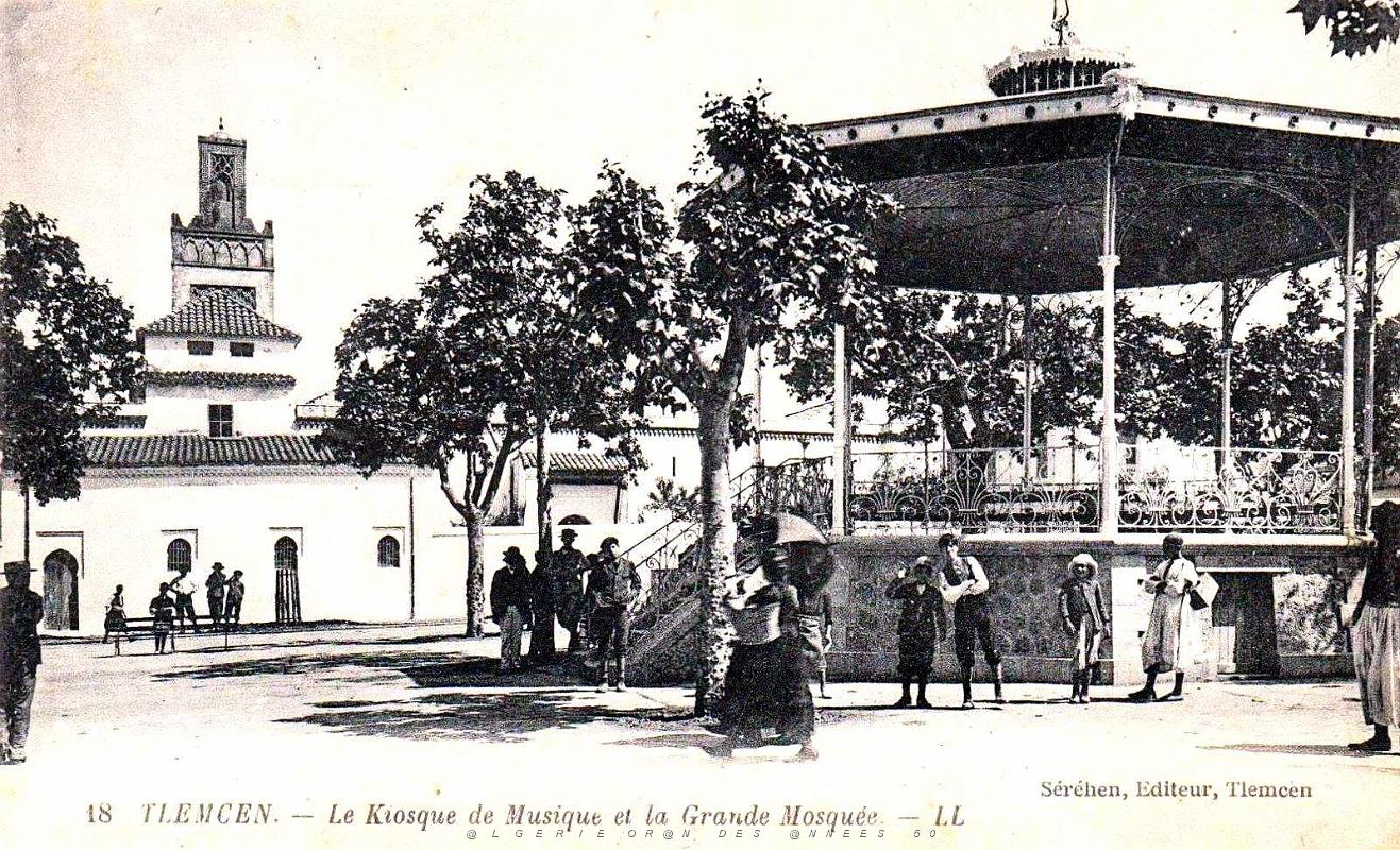1535- Tlemcen - Le Kiosque a musique et la Grande Mosquee.jpg